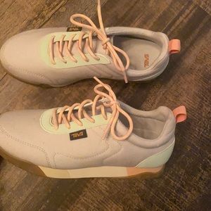 Never worn great condition!